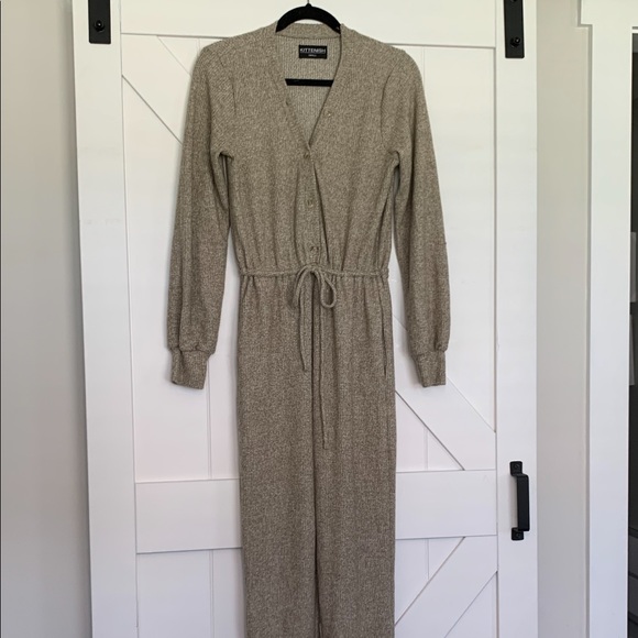 NWOT Kittenish Olive you button down jumpsuit, size M - Picture 2 of 4